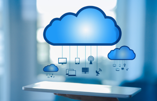 Nuage cloud, serveurs, connexions, pénurie d'experts en entreprises